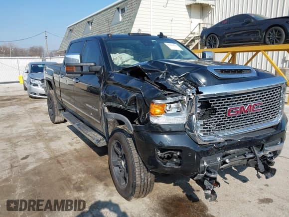✅ 2017 GMC Sierra 2500HD Denali • VIN: 1GT12UEY4HF248314 • Лот: 42013534. Опубликован ранее на IAAI с пробегом 236 218 миль. Бесплатный доступ к архиву аукционных продаж из США и подробный отчёт об истории автомобиля на DreamBid. Изображение 1.