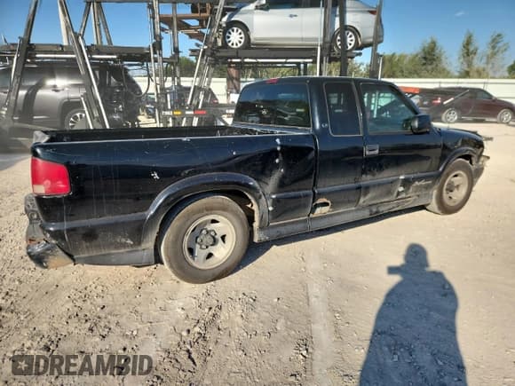 ✅ 2000 Chevrolet S-10 LS • VIN: 1GCCS19W3Y8273113 • Lot: 85884585. Listed on Copart with 208,986 mi. Free auction sales archive from the USA and detailed vehicle history report at DreamBid. Image 3.