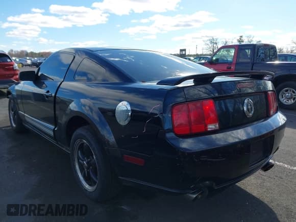 ✅ 2007 Ford Mustang GT Deluxe • VIN: 1ZVHT82H375247633 • Лот: 43702160. Опубликован ранее на IAAI с пробегом 196 791 миль. Бесплатный доступ к архиву аукционных продаж из США и подробный отчёт об истории автомобиля на DreamBid. Изображение 19.