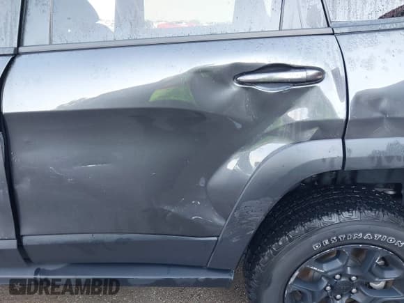 ✅ 2023 Jeep Cherokee Trailhawk • VIN: 1C4PJMBN0PD111937 • Lot: 43347414. Wystawiony na IAAI z przebiegiem 31 847 mil. Bezpłatny archiwum sprzedaży aukcyjnych z USA i szczegółowy raport historii pojazdu na DreamBid. Zdjęcie 18.