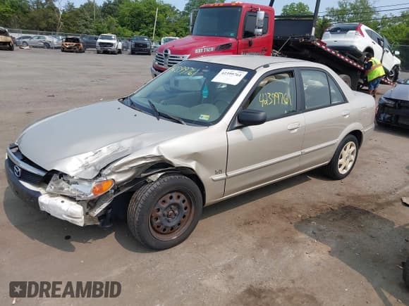 ✅ 2001 Mazda Protege LX • VIN: JM1BJ225810419421 • Lot: 42399761. Listed on IAAI with 233,860 mi. Free auction sales archive from the USA and detailed vehicle history report at DreamBid. Image 2.