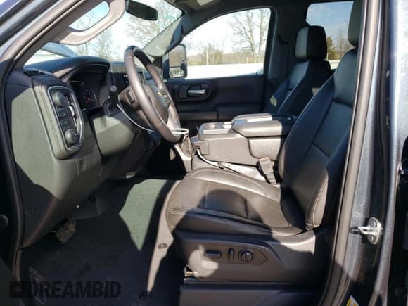 ✅ 2021 Chevrolet Silverado 1500 Custom • VIN: 3GCPYBEH1MG174260 • Lot: 87165514. Wystawiony na Copart z przebiegiem 46 231 mil. Bezpłatny archiwum sprzedaży aukcyjnych z USA i szczegółowy raport historii pojazdu na DreamBid. Zdjęcie 7.