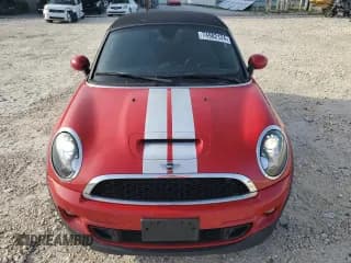 ✅ 2013 MINI Roadster S • VIN: WMWSY3C56DT593875 • Lot: 74982124. Wystawiony na Copart z przebiegiem 64 622 mil. Bezpłatny archiwum sprzedaży aukcyjnych z USA i szczegółowy raport historii pojazdu na DreamBid. Zdjęcie 5.