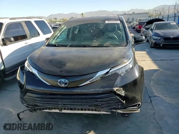 ✅ 2023 Toyota Sienna LE • VIN: 5TDKRKECXPS155174 • Lot: 82656455. Wystawiony na Copart z przebiegiem 98 819 mil. Bezpłatny archiwum sprzedaży aukcyjnych z USA i szczegółowy raport historii pojazdu na DreamBid. Zdjęcie 14.