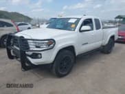 ✅ 2022 Toyota Tacoma SR • VIN: 3TYSZ5AN1NT092590 • Лот: 42148792. Опубликован ранее на IAAI с пробегом 58 154 миль. Бесплатный доступ к архиву аукционных продаж из США и подробный отчёт об истории автомобиля на DreamBid. Изображение 2.