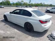✅ 2022 BMW 3 Series 330i • VIN: 3MW5R1J09N8C29531 • Lot: 43074092. Wystawiony na IAAI z przebiegiem 39 427 mil. Bezpłatny archiwum sprzedaży aukcyjnych z USA i szczegółowy raport historii pojazdu na DreamBid. Zdjęcie 3.
