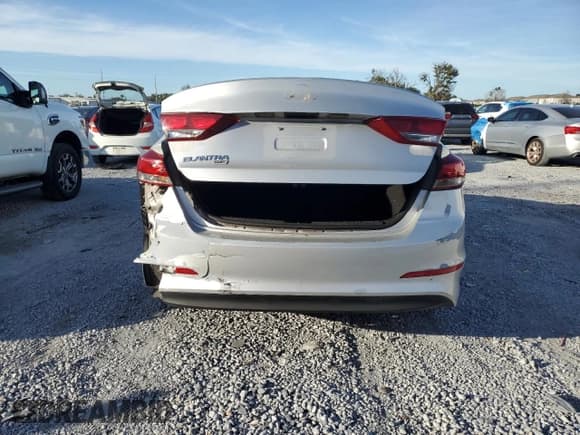 ✅ 2018 Hyundai Elantra SE • VIN: 5NPD74LF1JH226265 • Lot: 91902245. Listed on Copart with 131,794 mi. Free auction sales archive from the USA and detailed vehicle history report at DreamBid. Image 6.