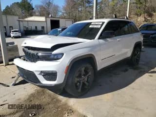 ✅ 2023 Jeep Grand Cherokee Limited • VIN: 1C4RJGBG3PC521049 • Лот: 49867955. Опубликован ранее на Copart с пробегом 46 077 миль. Бесплатный доступ к архиву аукционных продаж из США и подробный отчёт об истории автомобиля на DreamBid. Изображение 1.