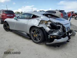 ✅ 2022 Ferrari Roma • VIN: ZFF98RNA1N0279070 • Lot: 61832983. Wystawiony na Copart z przebiegiem Nie podano. Bezpłatny archiwum sprzedaży aukcyjnych z USA i szczegółowy raport historii pojazdu na DreamBid. Zdjęcie 2.