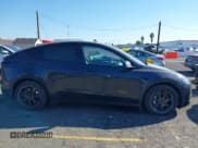 ✅ 2025 Tesla Model Y Long Range • VIN: 7SAYGDEE6SF287880 • Lot: 43529918. Wystawiony na IAAI z przebiegiem 12 513 mil. Bezpłatny archiwum sprzedaży aukcyjnych z USA i szczegółowy raport historii pojazdu na DreamBid. Zdjęcie 13.