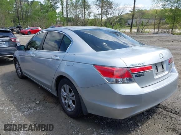 ✅ 2012 Honda Accord SE • VIN: 1HGCP2F65CA181662 • Lot: 41985482. Wystawiony na IAAI z przebiegiem 194 021 mil. Bezpłatny archiwum sprzedaży aukcyjnych z USA i szczegółowy raport historii pojazdu na DreamBid. Zdjęcie 3.