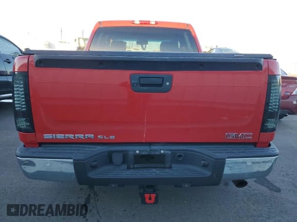 ✅ 2010 GMC Sierra 1500 • VIN: 3GTXKVE21AG256015 • Lot: 81150644. Wystawiony na Copart z przebiegiem 209 411 mil. Bezpłatny archiwum sprzedaży aukcyjnych z USA i szczegółowy raport historii pojazdu na DreamBid. Zdjęcie 6.