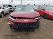 ✅ 2023 Hyundai Kona SE • VIN: KM8K22AB2PU030999 • Лот: 66133774. Опубликован ранее на Copart с пробегом 22 802 миль. Бесплатный доступ к архиву аукционных продаж из США и подробный отчёт об истории автомобиля на DreamBid. Изображение 5.