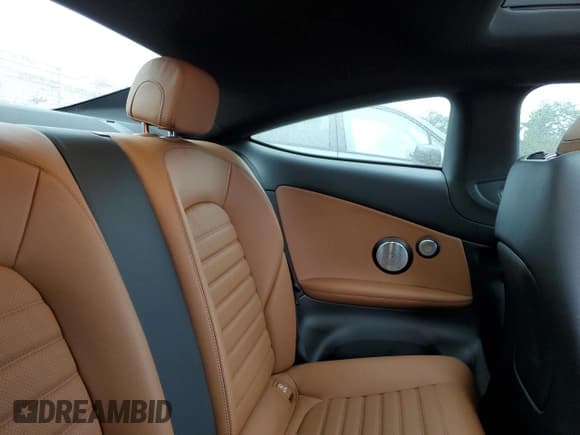 ✅ 2019 Mercedes-Benz C 300 • VIN: WDDWJ8DB9KF779597 • Lot: 62005655. Wystawiony na Copart z przebiegiem 64 185 mil. Bezpłatny archiwum sprzedaży aukcyjnych z USA i szczegółowy raport historii pojazdu na DreamBid. Zdjęcie 10.