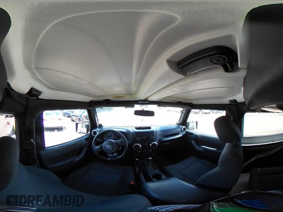 ✅ 2012 Jeep Wrangler Sahara • VIN: 1C4AJWBGXCL100527 • Lot: 42394623. Wystawiony na IAAI z przebiegiem 126 097 mil. Bezpłatny archiwum sprzedaży aukcyjnych z USA i szczegółowy raport historii pojazdu na DreamBid. Zdjęcie 18.