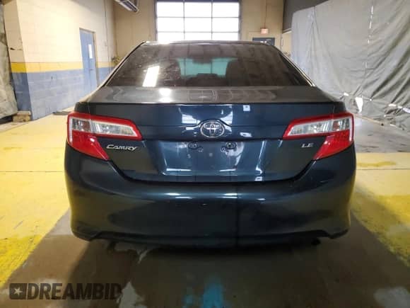 2013 Toyota Camry L z VIN 4T4BF1FK8DR286055, wystawiony jako Copart lot #70346645 z przebiegiem 198 456 mil mil oraz Czysty tytuł • Clean title. Historia ofert i sprzedaży dostępna na DreamBid. Obrazek 6.