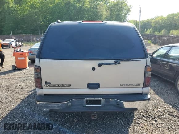 ✅ 2004 Chevrolet Suburban LT • VIN: 1GNFK16T94J220269 • Лот: 55427185. Опубликован ранее на Copart с пробегом Не указан. Бесплатный доступ к архиву аукционных продаж из США и подробный отчёт об истории автомобиля на DreamBid. Изображение 6.