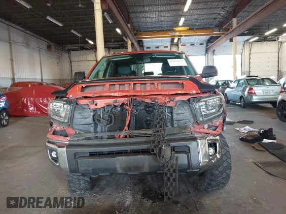 ✅ 2018 Toyota Tundra SR5 • VIN: 5TFDY5F10JX725646 • Лот: 43559134. Опубликован ранее на IAAI с пробегом 83 498 миль. Бесплатный доступ к архиву аукционных продаж из США и подробный отчёт об истории автомобиля на DreamBid. Изображение 13.
