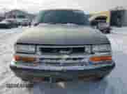 2001 Chevrolet Blazer LT z VIN 1GNDT13W91K239137, wystawiony jako Copart lot #88429655 z przebiegiem 163 132 mil mil oraz Szkoda całkowita • Salvage title. Historia ofert i sprzedaży dostępna na DreamBid. Obrazek 5.