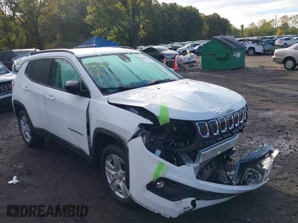 2022 Jeep Compass Latitude with VIN 3C4NJDBB6NT230743, listed as a IAAI auction lot 43381627 with 13,773 mi miles and . Bid and sale history available at DreamBid. Image 13.