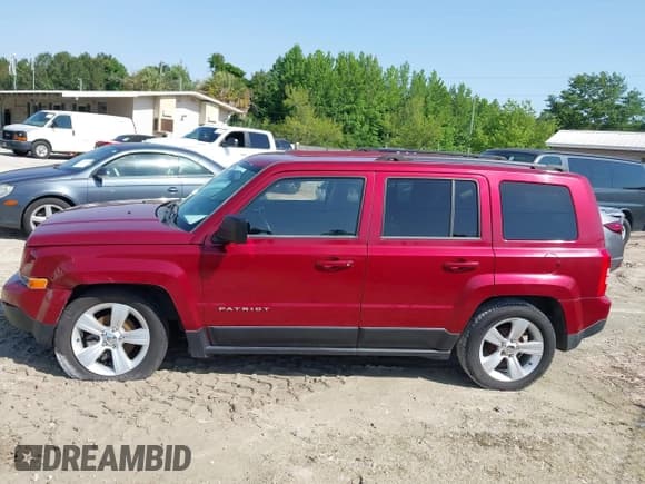 ✅ 2016 Jeep Patriot Latitude • VIN: 1C4NJPFB2GD503214 • Lot: 42279900. Listed on IAAI with 130,002 mi. Free auction sales archive from the USA and detailed vehicle history report at DreamBid. Image 14.