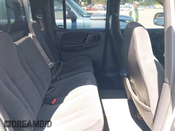 ✅ 2000 Dodge Dakota Sport • VIN: 1B7GG2AN9YS792231 • Lot: 42174764. Wystawiony na IAAI z przebiegiem 285 535 mil. Bezpłatny archiwum sprzedaży aukcyjnych z USA i szczegółowy raport historii pojazdu na DreamBid. Zdjęcie 8.