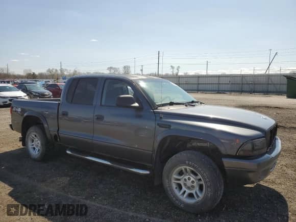 2003 Dodge Dakota Sport z VIN 1D7HG38N13S101403, wystawiony jako Copart lot #50814875 z przebiegiem 15 396 mil mil oraz Czysty tytuł • Clean title. Historia ofert i sprzedaży dostępna na DreamBid. Obrazek 4.