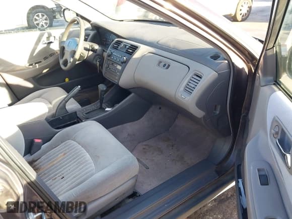 ✅ 1998 Honda Accord LX • VIN: 1HGCG564XWA218550 • Лот: 43909640. Опубликован ранее на IAAI с пробегом 11 495 миль. Бесплатный доступ к архиву аукционных продаж из США и подробный отчёт об истории автомобиля на DreamBid. Изображение 5.