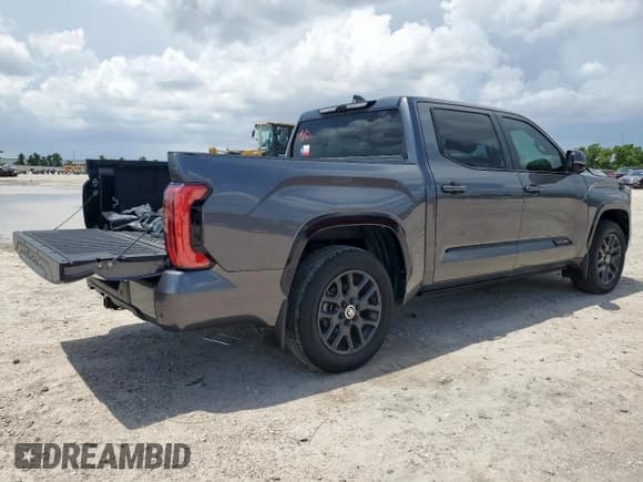 ✅ 2024 Toyota Tundra Platinum • VIN: 5TFNA5DB2RX180808 • Лот: 63900525. Опубликован ранее на Copart с пробегом Не указан. Бесплатный доступ к архиву аукционных продаж из США и подробный отчёт об истории автомобиля на DreamBid. Изображение 3.