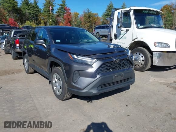 ✅ 2023 Toyota RAV4 LE • VIN: 2T3H1RFV5PW261217 • Лот: 43452342. Опубликован ранее на IAAI с пробегом 55 819 миль. Бесплатный доступ к архиву аукционных продаж из США и подробный отчёт об истории автомобиля на DreamBid. Изображение 1.