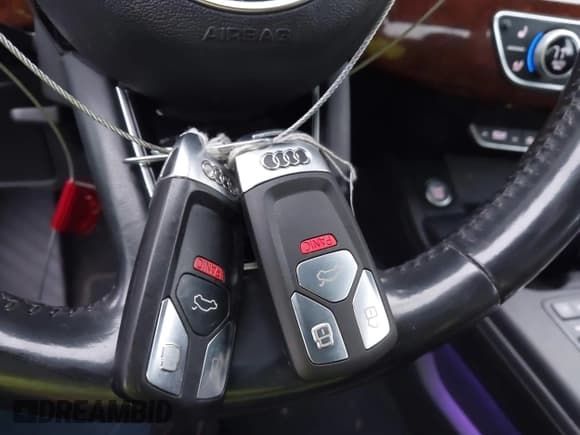 ✅ 2017 Audi A4 Prestige • VIN: WAUFNAF47HN035447 • Lot: 43564166. Wystawiony na IAAI z przebiegiem 157 567 mil. Bezpłatny archiwum sprzedaży aukcyjnych z USA i szczegółowy raport historii pojazdu na DreamBid. Zdjęcie 11.