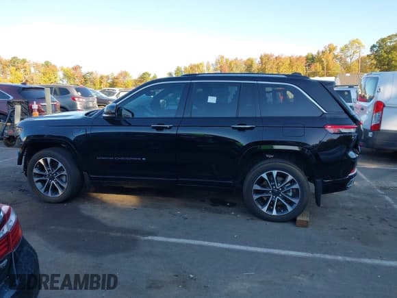 ✅ 2023 Jeep Grand Cherokee Overland • VIN: 1C4RJYD64P8785443 • Lot: 43499710. Listed on IAAI with 18,482 mi. Free auction sales archive from the USA and detailed vehicle history report at DreamBid. Image 15.