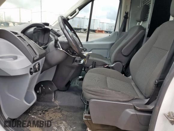 ✅ 2016 Ford Transit • VIN: 1FTYR2DG5GKB47182 • Lot: 60912595. Wystawiony na Copart z przebiegiem 158 262 mil. Bezpłatny archiwum sprzedaży aukcyjnych z USA i szczegółowy raport historii pojazdu na DreamBid. Zdjęcie 7.