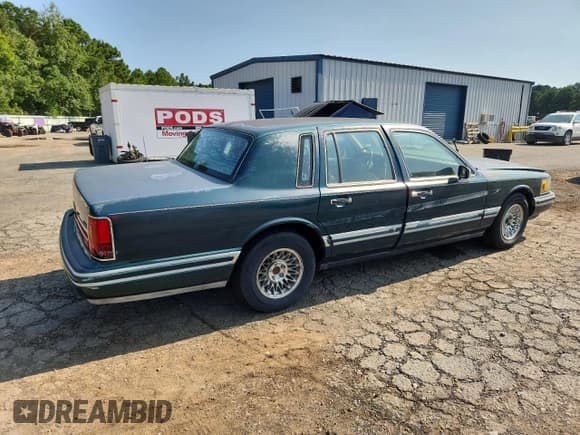 ✅ 1993 Lincoln Town Car Executive • VIN: 1LNLM81W5PY630400 • Lot: 71265585. Listed on Copart with Not provided. Free auction sales archive from the USA and detailed vehicle history report at DreamBid. Image 3.