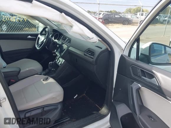 ✅ 2019 Volkswagen Tiguan SE • VIN: 3VV2B7AX3KM004357 • Lot: 43395115. Wystawiony na IAAI z przebiegiem 111 568 mil. Bezpłatny archiwum sprzedaży aukcyjnych z USA i szczegółowy raport historii pojazdu na DreamBid. Zdjęcie 5.