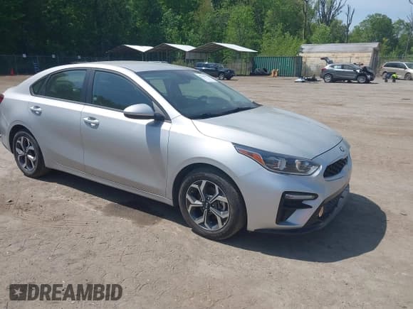 ✅ 2019 Kia Forte LXS • VIN: 3KPF24AD1KE086328 • Lot: 42144973. Wystawiony na IAAI z przebiegiem 43 541 mil. Bezpłatny archiwum sprzedaży aukcyjnych z USA i szczegółowy raport historii pojazdu na DreamBid. Zdjęcie 1.