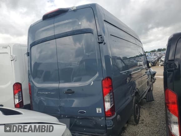✅ 2020 Ford Transit Cargo • VIN: 1FTBR3X89LKB13594 • Lot: 61134895. Wystawiony na Copart z przebiegiem 66 504 mil. Bezpłatny archiwum sprzedaży aukcyjnych z USA i szczegółowy raport historii pojazdu na DreamBid. Zdjęcie 3.
