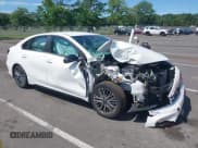 ✅ 2023 Kia Forte GT-Line • VIN: 3KPF54AD9PE575980 • Lot: 42728369. Wystawiony na IAAI z przebiegiem 28 294 mil. Bezpłatny archiwum sprzedaży aukcyjnych z USA i szczegółowy raport historii pojazdu na DreamBid. Zdjęcie 1.