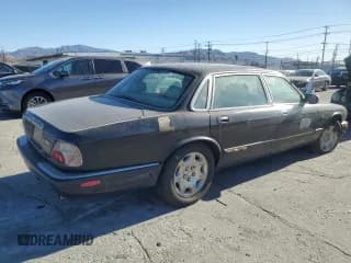 ✅ 2002 Jaguar XJ Vanden Plas • VIN: SAJDA24C52LF42702 • Лот: 41927545. Опубликован ранее на Copart с пробегом Не указан. Бесплатный доступ к архиву аукционных продаж из США и подробный отчёт об истории автомобиля на DreamBid. Изображение 3.