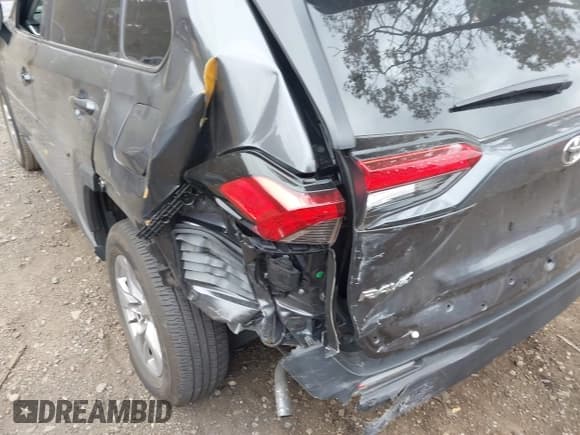 ✅ 2025 Toyota RAV4 XLE • VIN: 2T3P1RFV2SC505511 • Lot: 43505081. Wystawiony na IAAI z przebiegiem 22 758 mil. Bezpłatny archiwum sprzedaży aukcyjnych z USA i szczegółowy raport historii pojazdu na DreamBid. Zdjęcie 6.