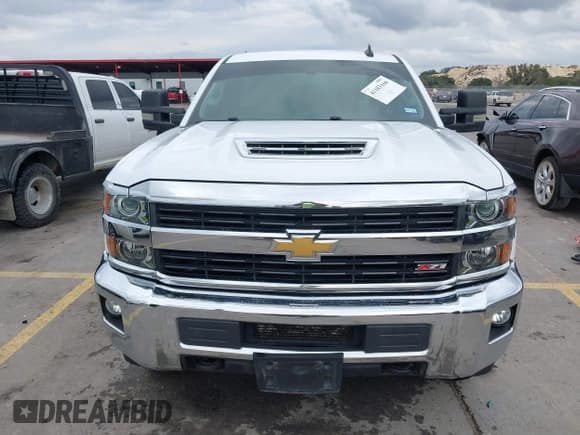 ✅ 2017 Chevrolet Silverado 2500HD LT • VIN: 1GC1KVEY9HF196250 • Lot: 41183166. Wystawiony na IAAI z przebiegiem 135 806 mil. Bezpłatny archiwum sprzedaży aukcyjnych z USA i szczegółowy raport historii pojazdu na DreamBid. Zdjęcie 6.