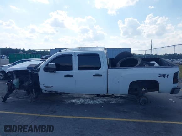 ✅ 2008 Chevrolet Silverado 2500HD LTZ • VIN: 1GCHK23698F169774 • Lot: 43274623. Wystawiony na IAAI z przebiegiem 272 098 mil. Bezpłatny archiwum sprzedaży aukcyjnych z USA i szczegółowy raport historii pojazdu na DreamBid. Zdjęcie 14.