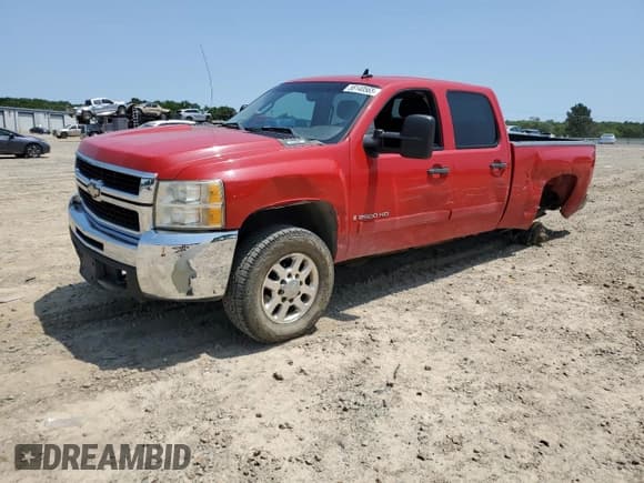 ✅ 2007 Chevrolet Silverado 2500HD 1LT • VIN: 1GCHC23K97F505321 • Lot: 58140565. Wystawiony na Copart z przebiegiem 255 950 mil. Bezpłatny archiwum sprzedaży aukcyjnych z USA i szczegółowy raport historii pojazdu na DreamBid. Zdjęcie 1.