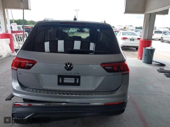 ✅ 2022 Volkswagen Tiguan SE • VIN: 3VV3B7AX7NM072475 • Lot: 43175676. Listed on IAAI with 45,366 mi. Free auction sales archive from the USA and detailed vehicle history report at DreamBid. Image 16.