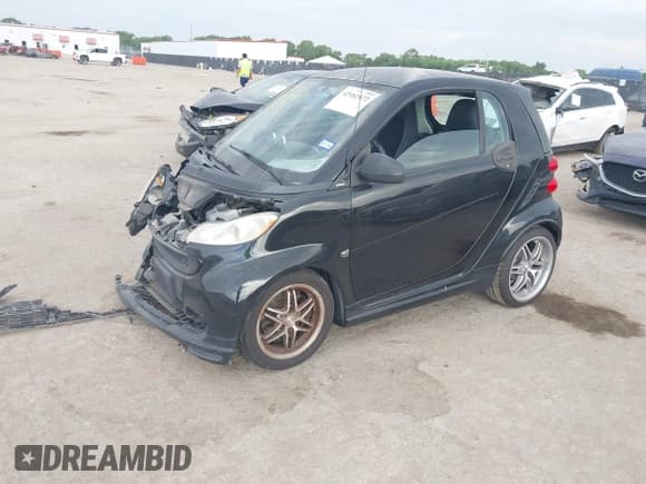 ✅ 2009 Smart fortwo Pure • VIN: WMEEJ31X79K283872 • Lot: 42882072. Wystawiony na IAAI z przebiegiem 68 441 mil. Bezpłatny archiwum sprzedaży aukcyjnych z USA i szczegółowy raport historii pojazdu na DreamBid. Zdjęcie 17.
