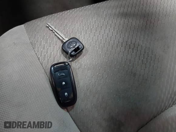 2006 Toyota Highlander z VIN JTEGD21A160146952, wystawiony jako IAAI lot #43018424 z przebiegiem 171 745 mil mil oraz . Historia ofert i sprzedaży dostępna na DreamBid. Obrazek 11.