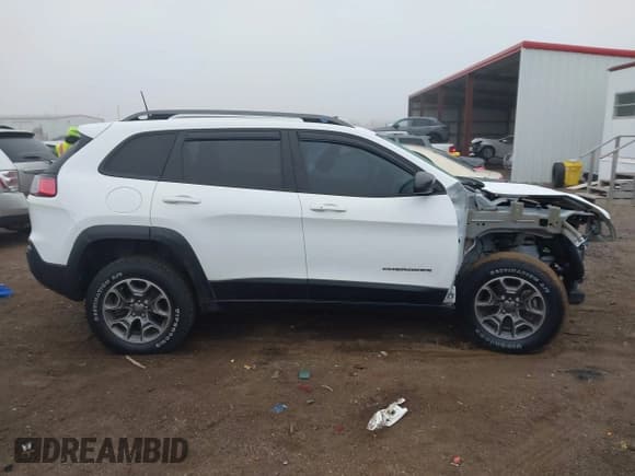 ✅ 2020 Jeep Cherokee Trailhawk Elite • VIN: 1C4PJMBX6LD627361 • Lot: 41203736. Listed on IAAI with 38,759 mi. Free auction sales archive from the USA and detailed vehicle history report at DreamBid. Image 14.