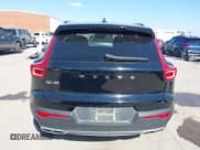 ✅ 2019 Volvo XC40 R-Design • VIN: YV4AC2HM0K2057933 • Lot: 43392486. Wystawiony na IAAI z przebiegiem 55 557 mil. Bezpłatny archiwum sprzedaży aukcyjnych z USA i szczegółowy raport historii pojazdu na DreamBid. Zdjęcie 17.