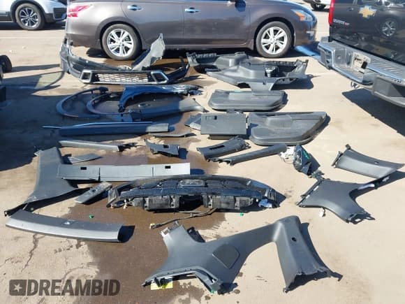 ✅ 2024 Honda CR-V Sport Touring • VIN: 7FARS6H92RE017831 • Lot: 43529864. Listed on IAAI with 19,709 mi. Free auction sales archive from the USA and detailed vehicle history report at DreamBid. Image 12.