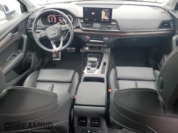 ✅ 2024 Audi Q5 S line Prestige • VIN: WA1FAAFY8R2033527 • Lot: 90550155. Wystawiony na Copart z przebiegiem 16 300 mil. Bezpłatny archiwum sprzedaży aukcyjnych z USA i szczegółowy raport historii pojazdu na DreamBid. Zdjęcie 8.